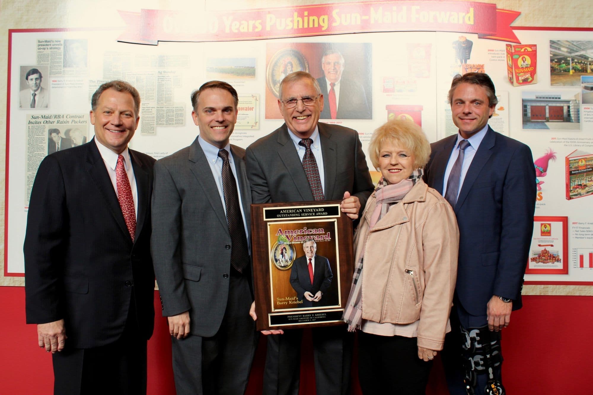 Retiring Sun Maid President Receives American Vineyard Outstanding Service Award